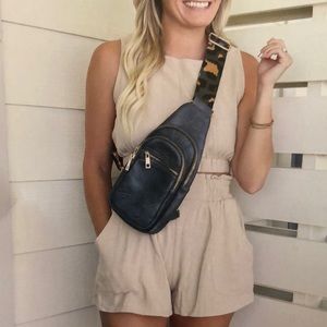 THREADED PEAR 🍐 Riley sling strap. (Fanny pack)